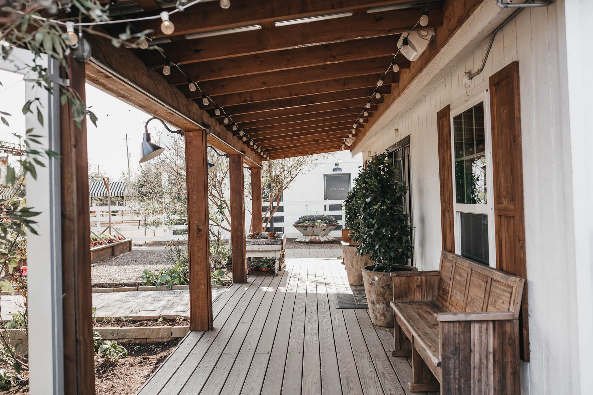 Pourquoi ouvrir son salon sur une pergola ?