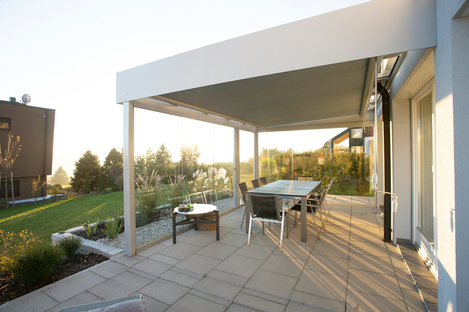 Comment fixer une pergola au sol ?